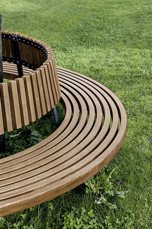 Detail: Mahagoniholzbelattung