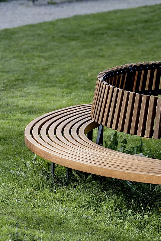 Detail: Mahagoniholzbelattung