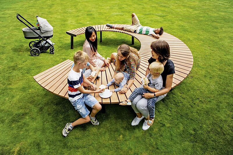 rundbank-lago__shoKAT0068859 Rundbank LAGO ohne Rückenlehne, Breite 3100 mm, mit Jatobaholzbelattung, Stahlteile in RAL 7016 anthrazitgrau