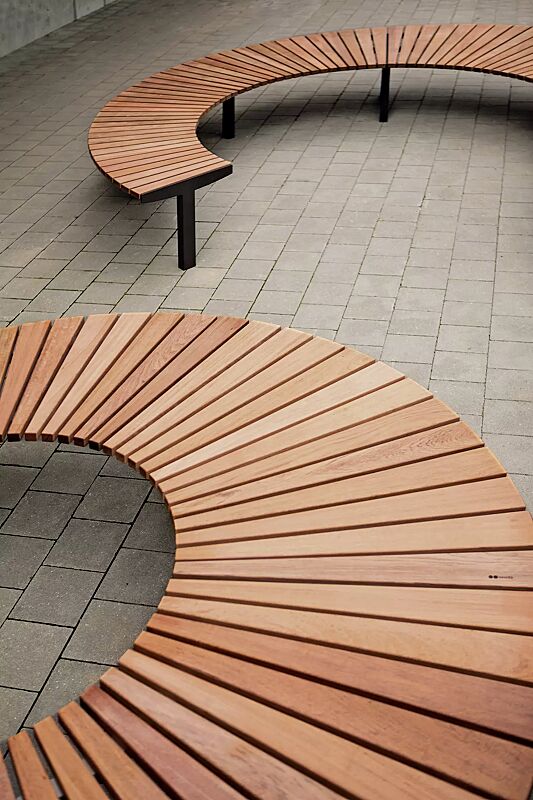 rundbank-lago__shoKAT0068863 Rundbänke LAGO ohne Rückenlehne, Breite 3100 mm, mit Jatobaholzbelattung, Stahlteile in RAL 7016 anthrazitgrau