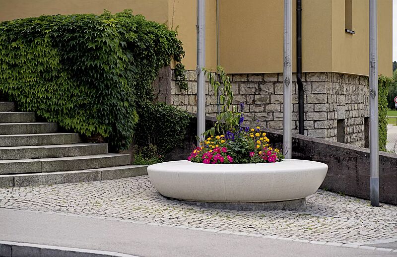 rundbank-olimpo__shoKAT0064194 Rundbank OLIMPO aus Beton, in Granitoptik weiß