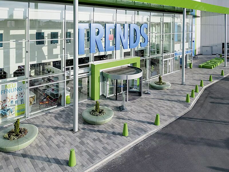 rundbank-olimpo__shoKAT0071415 Rundbank OLIMPO aus rekonstituiertem Marmor geschliffen, in grün alpi sowie Poller KONE