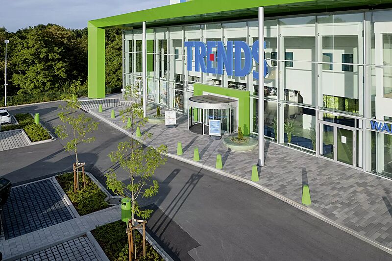 rundbank-olimpo__shoKAT0071417 Rundbank OLIMPO aus rekonstituiertem Marmor geschliffen, in grün alpi sowie Poller KONE