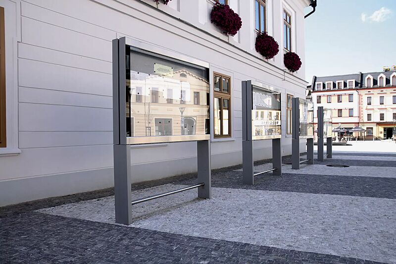 schaukasten-c-light-if__shoKAT0050761 Schaukasten C-LIGHT IF mit Rechteckrohrständern zum Aufdübeln, doppelseitig, in RAL 9007 graualuminium