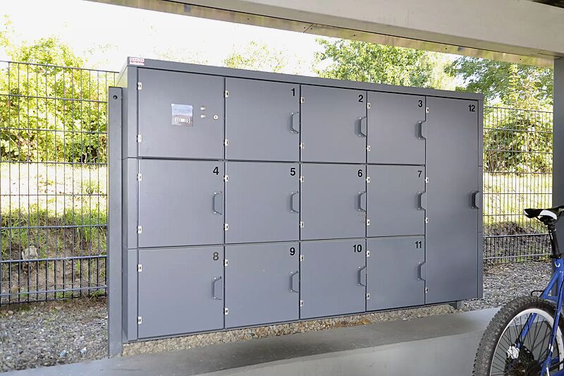 schliessfachanlage-secure__shoKAT0061115 Schließfachanlage SECURE mit auftragsbezogener Anpassung, 12 Schließfächer mit Elektroinstallation, 1 zusätzliches Technikfach mit TFT-Display und RFID-Zugangsautorisierung, inklusive Fernwartung und Anlagenüberwachung STATION-CONTROL, Stahlkonstruktio...