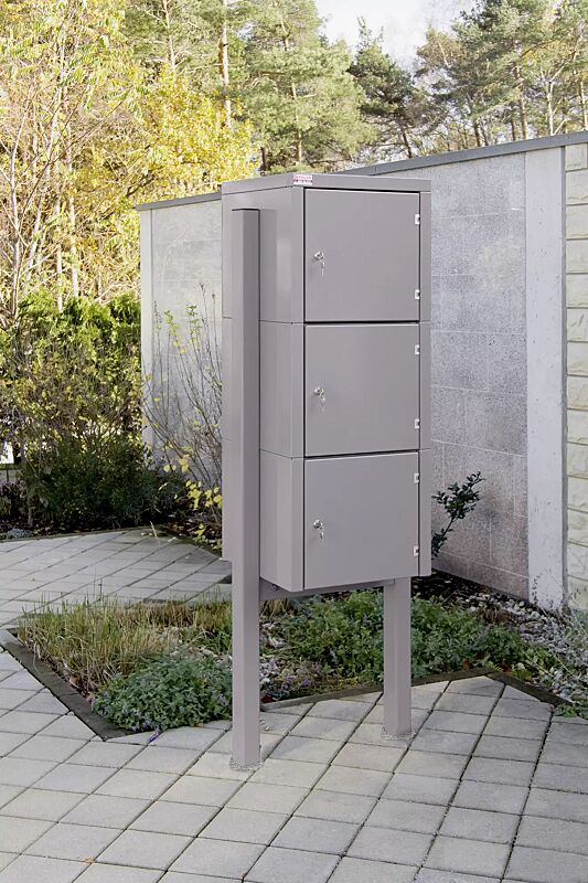 schliessfachanlage-secure__shoKAT0061567 Schließfachanlage SECURE, 3 Fächer inkl. Unterzug und Stützen zum Aufdübeln bei -200 mm, mit Profilzylinderschlössern, in RAL 9006 weißaluminium