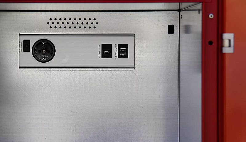 schliessfachanlage-secure__shoKAT0072130 Steckdosenleiste mit Steckdose, USB-A- und USB-C-Buchse sowie Geräteschutzschalter
