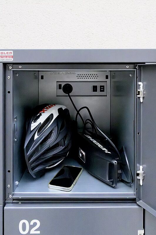 schliessfachanlage-secure__shoKAT0077281 Detail: Schließfach mit Elektroinstallation