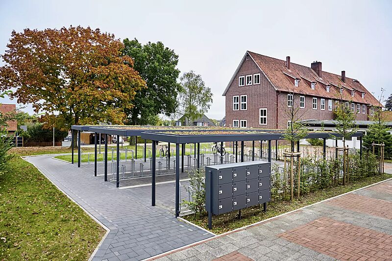 schliessfachanlage-secure__shoKAT0077379 Schließfachschrank SECURE, 12 Schließfächer mit Elektroinstallation, Türverriegelung mittels PIN-Code-Schloss, Stahlkonstruktion in RAL 7016 anthrazitgrau, sowie Fahrradüberdachung LUNA GREEN und Fahrradparker MISSOURI