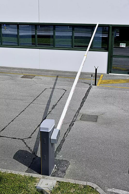 Schrankenanlage BUSSET mit Absperrbreite 7,60 m