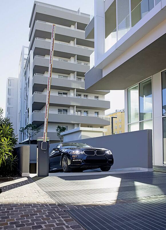 Schrankenanlage BUSSET, Absperrbreite 4,00 m, mit LED-Schrankenbaumbeleuchtung (Zubehör)