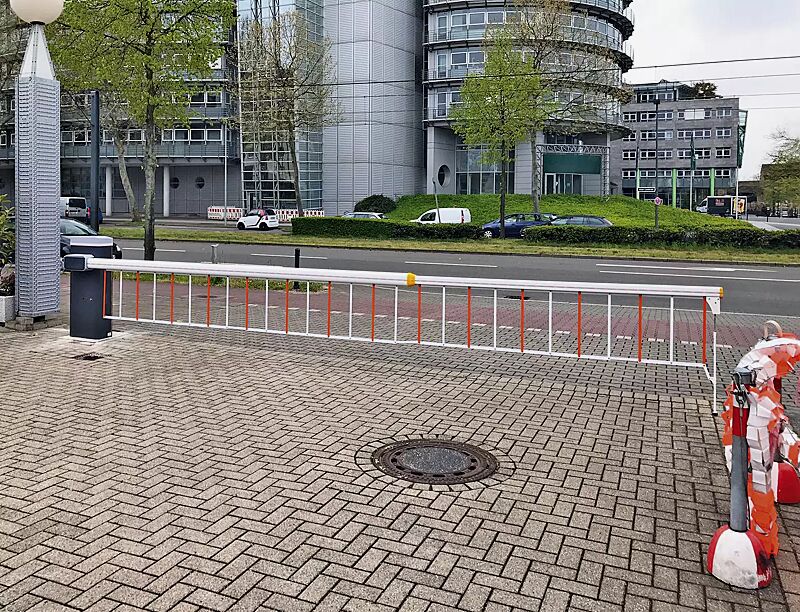 Schrankenanlage BUSSET mit Gittermodul, 1,72 m lang, 0,67 m hoch