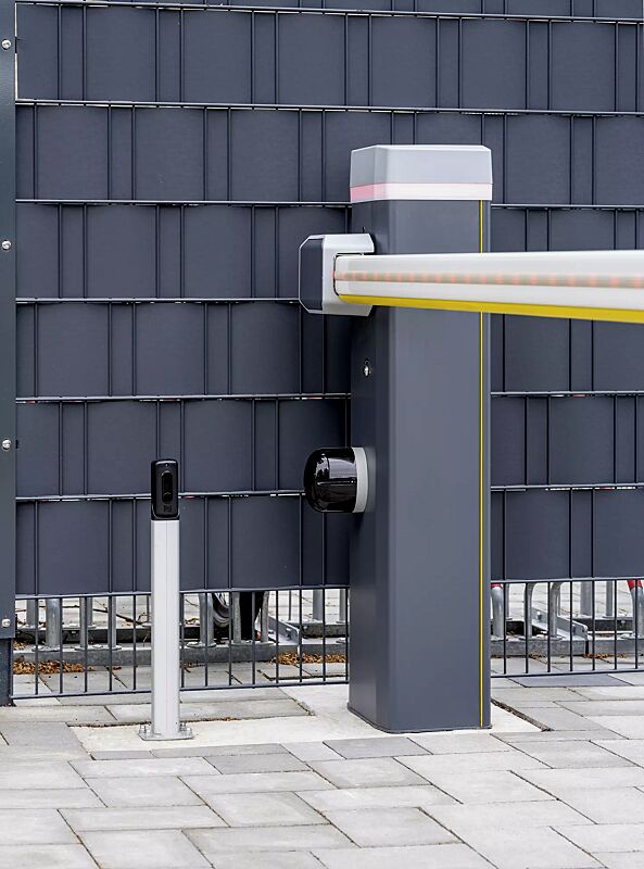 Schrankenanlage BUSSET, optionale Beleuchtung für Baum und Gehäuse, Lichtschranke mit Standsäule