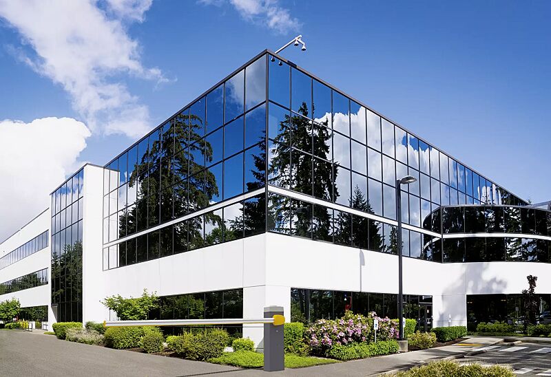 Schrankenanlage VANNES, ovaler Schrankenbaum, mit Blinkleuchte (Zubehör)Schrankenanlage VANNES, Komplett-Set, Absperrbreite 2,80 m, ovaler Schrankenbaum, mit Blinkleuchte (Zubehör)