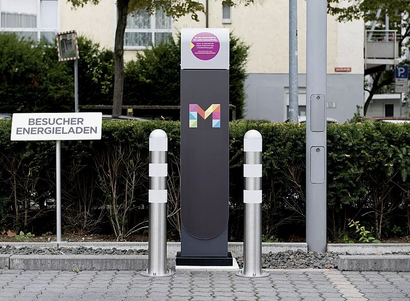 Schutzpoller ANTIN aus Edelstahl mit weißen Reflexstreifen