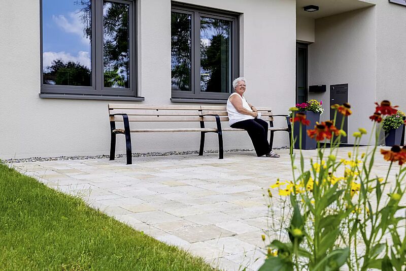 seniorenbank-caserta__shoKAT0076604 Seniorenbank CASERTA mit Rückenlehne und Armlehnen (Anbaueinheit), mit Hartholzbelattung, unbehandelt