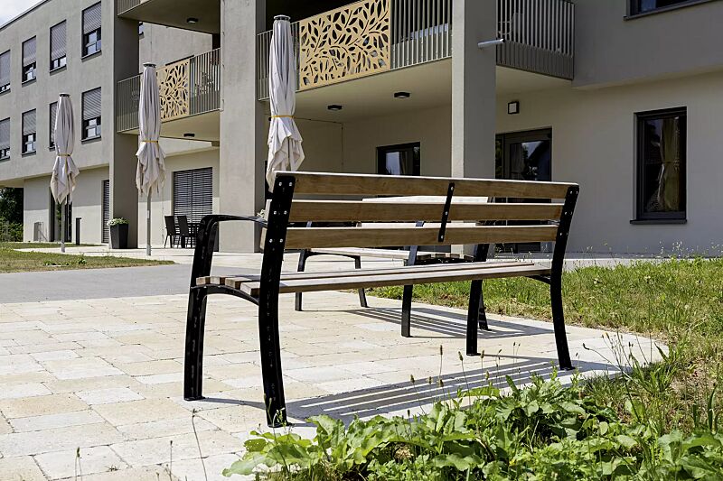 seniorenbank-caserta__shoKAT0076607 Seniorenbank CASERTA mit Rückenlehne und Armlehnen, mit Hartholzbelattung, unbehandelt