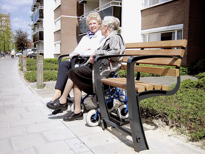 Seniorenbank SENIOR mit Rückenlehne, 1-Sitzer + Aussparung für Rollator + 1-Sitzer, mit 4 Armlehnen