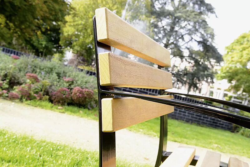 seniorensitz-caserta__shoKAT0040041 Detail: Hartholzbelattung, unbehandelt