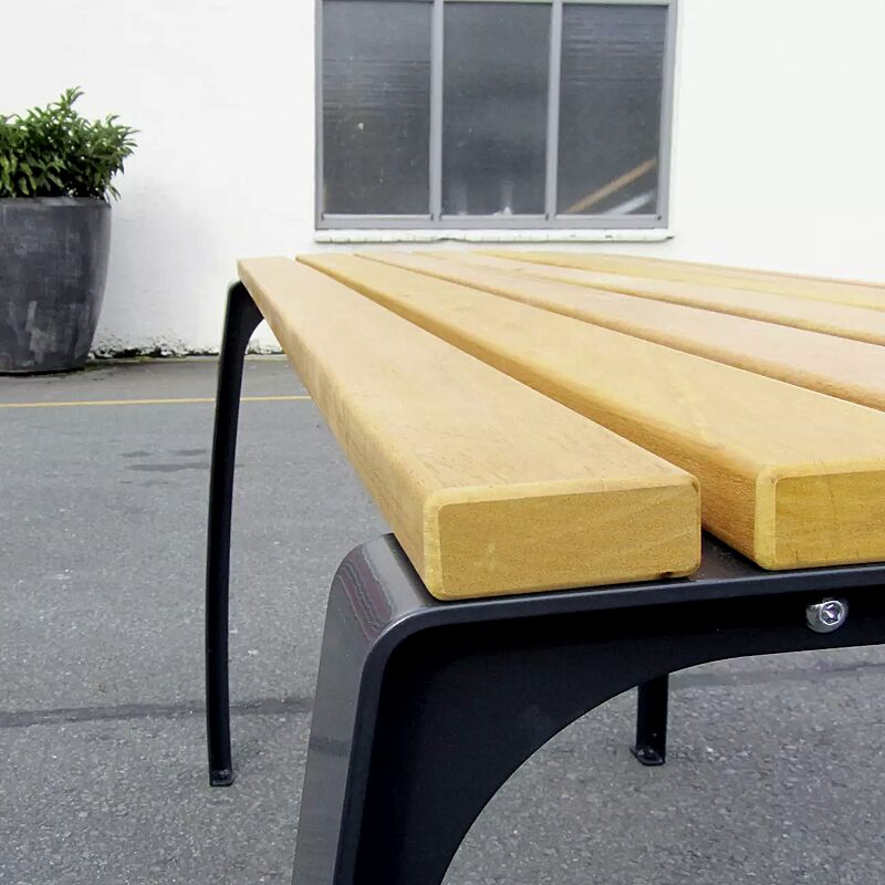 Detail: FSC®-zertifizierte Hartholzbelattung, unbehandelt