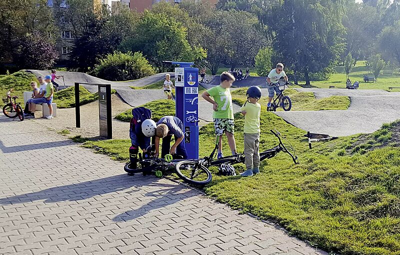 servicestation-assist__shoKAT0059095 Servicestation ASSIST, Modell "BASIC", pulverbeschichtet in RAL 5017 verkehrsblau