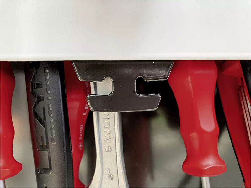 servicestation-cary__shoKAT0070990 Detail: Einzugsarretierung