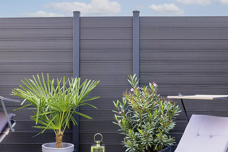 Schallschutzwand LYNWOOD in RAL 7021 schwarzgrau, Wandelemente in titangrau