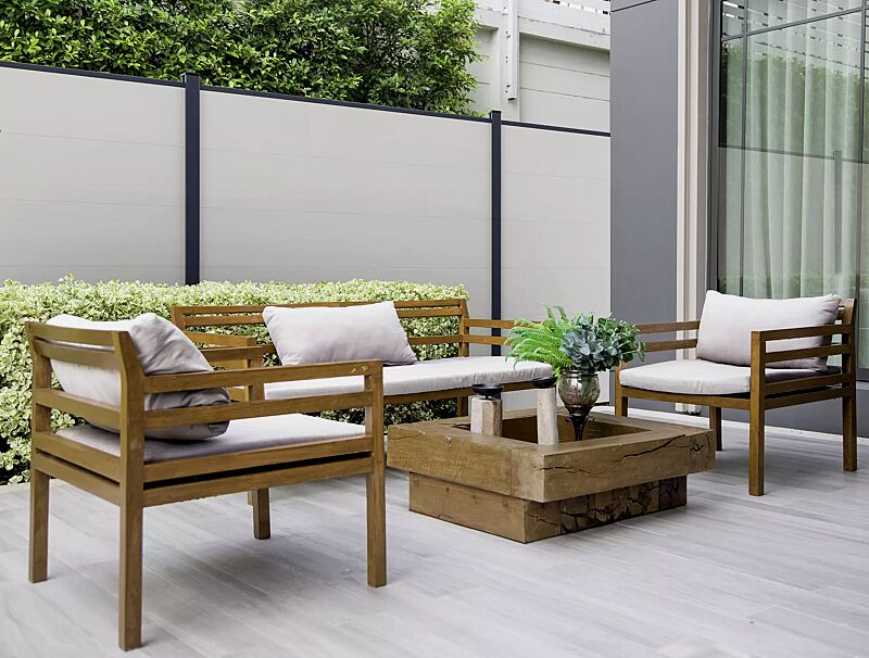 sichtschutzwand-wexford__shoKAT0073068 Sichtschutzwand WEXFORD, Ausführung BASIC, Pfosten in DB 703 eisenglimmer, Wandelemente in weiß (unfoliert)