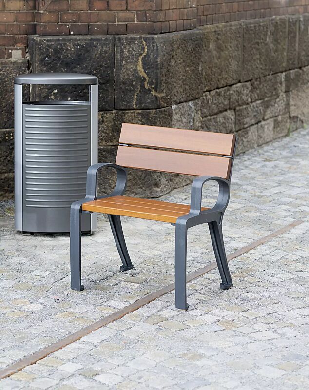 Kollektion BASIC bestehend aus Sitz und Abfallbehälter