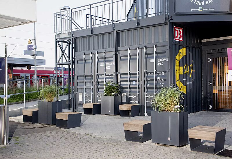 sitz-blocq__shoKAT0069852 Sitz BLOCQ mit Jatobaholzbelattung, Pflanzbehälter MALAGENO, 1000 x 440 mm, Stahlteile in RAL 7016 anthrazitgrau