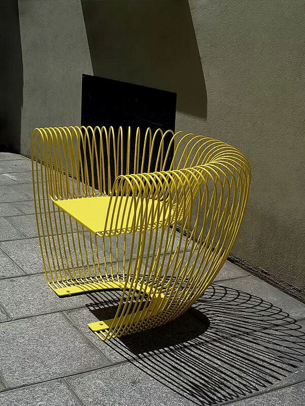 sitz-bubble__shoKAT0050870 Sitz BUBBLE aus Edelstahl, zusätzlich lackiert in RAL 1018 zinkgelb