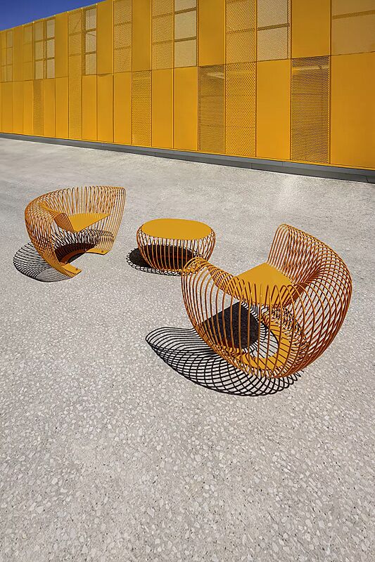 sitz-bubble__shoKAT0070833 Sitze BUBBLE und Tisch BUBBLE in RAL 1037 sonnengelb