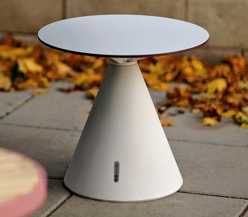 Sitz CONICS mit HPL-Auflage in Glacier blue 0706, HPC-Beton in hellgrau