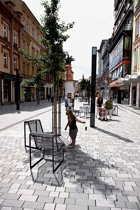 sitz-limpido__shoKAT0055054 Sitz LIMPIDO mit Rückenlehne, in RAL 9005 tiefschwarz