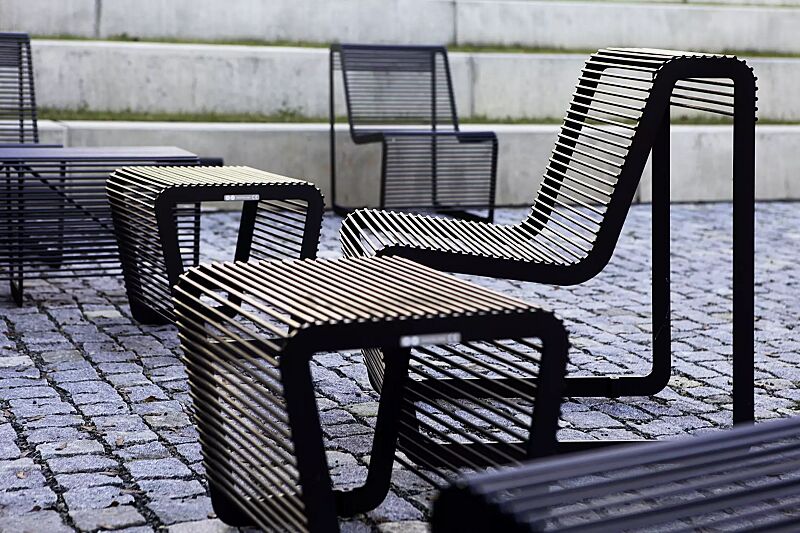 sitz-limpido__shoKAT0055067 Sitz LIMPIDO mit und ohne Rückenlehne, in RAL 9005 tiefschwarz