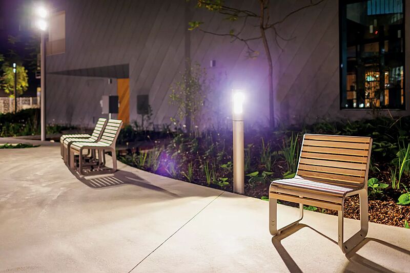 sitz-portiqoa__shoKAT0053640 Sitz PORTIQOA mit Rückenlehne, mit Robinienholzbelattung