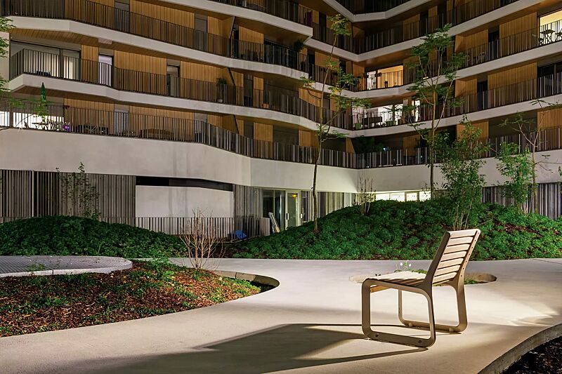 sitz-portiqoa__shoKAT0053648 Sitz PORTIQOA mit Rückenlehne, mit Robinienholzbelattung