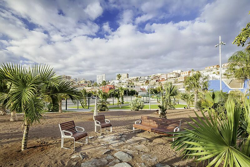 sitz-portiqoa__shoKAT0053690 Sitz und Sitzbank PORTIQOA mit Rückenlehne und Armlehnen, mit Jatobaholzbelattung