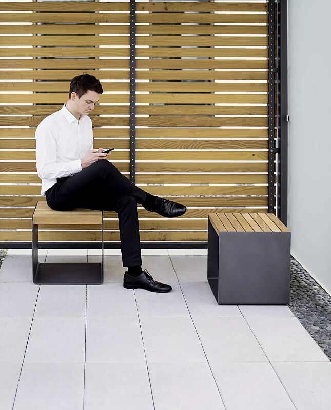 sitz-radium__shoKAT0057155 Sitz RADIUM mit Robinienholzbelattung, Stahlteile in RAL 7016 anthrazitgrau