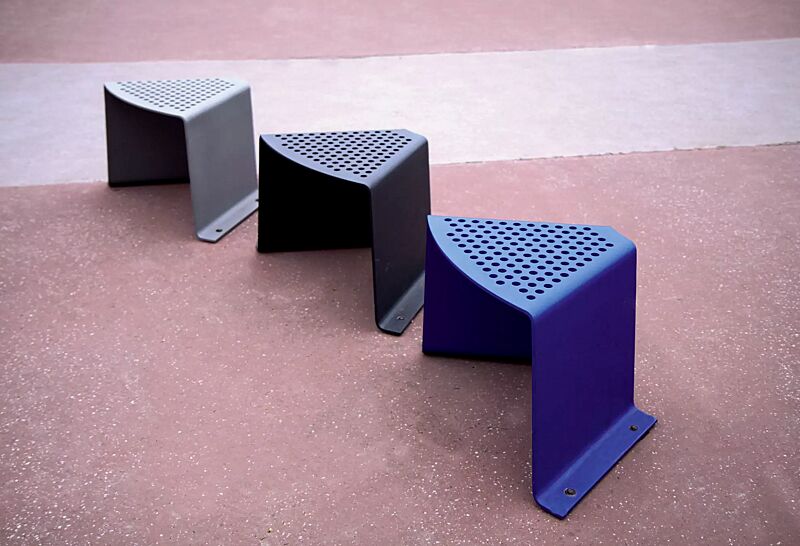 sitz-sinus__shoKAT0053157 Sitz SINUS gebogen, in RAL 9007 graualuminium, RAL 9005 tiefschwarz und RAL 5002 ultramarinblau