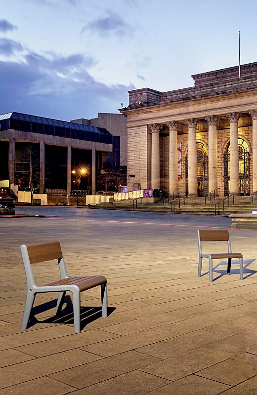 Sitz TEO mit Rückenlehne, Gusseisenteile in RAL 7035 lichtgrau