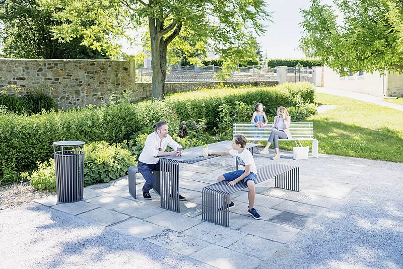 sitzbank-anzio__shoKAT0059260 Kollektion ANZIO bestehend aus Sitzbänken, Sitz, Tisch und Abfallbehälter, in eisenglimmergrau