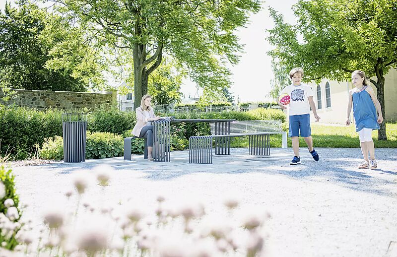 sitzbank-anzio__shoKAT0059622 Kollektion ANZIO bestehend aus Sitzbank, Sitz, Tisch und Abfallbehälter