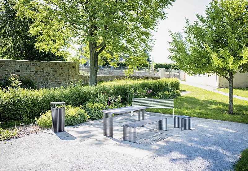 sitzbank-anzio__shoKAT0059626 Kollektion ANZIO bestehend aus Sitzbank, Sitz, Tisch und Abfallbehälter, in eisenglimmergrau