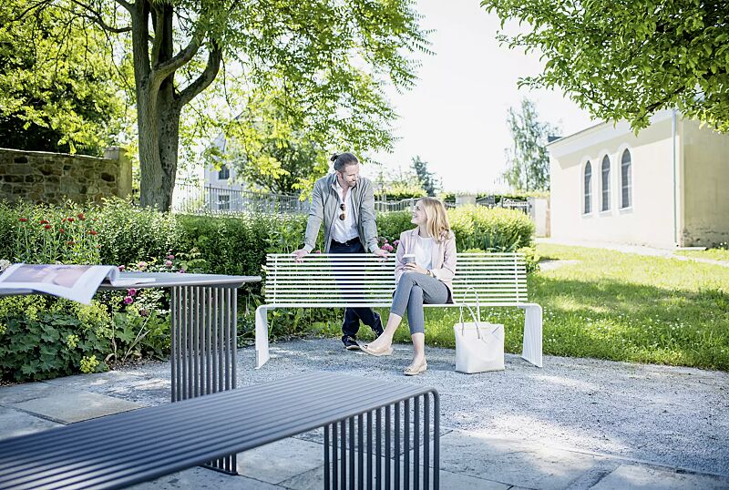 sitzbank-anzio__shoKAT0059628 Kollektion ANZIO bestehend aus Sitzbank, Sitz und Tisch, in eisenglimmergrau bzw. in RAL 9003 signalweiß