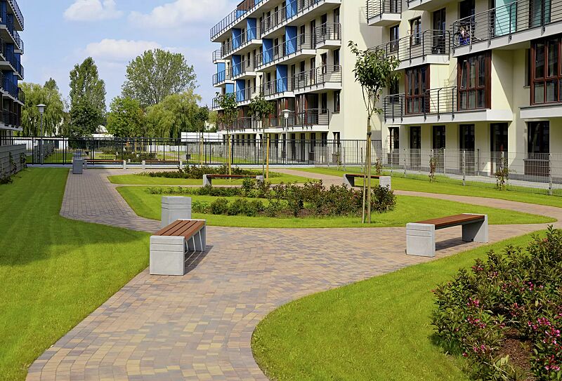 sitzbank-brno__shoKAT0038812 Sitzbank BRNO ohne Rückenlehne, Stahlteile in RAL 7021 schwarzgrau, Beton sandgestrahlt