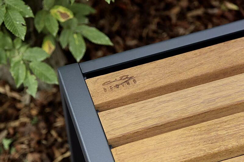 Detail: Hartholzbelattung