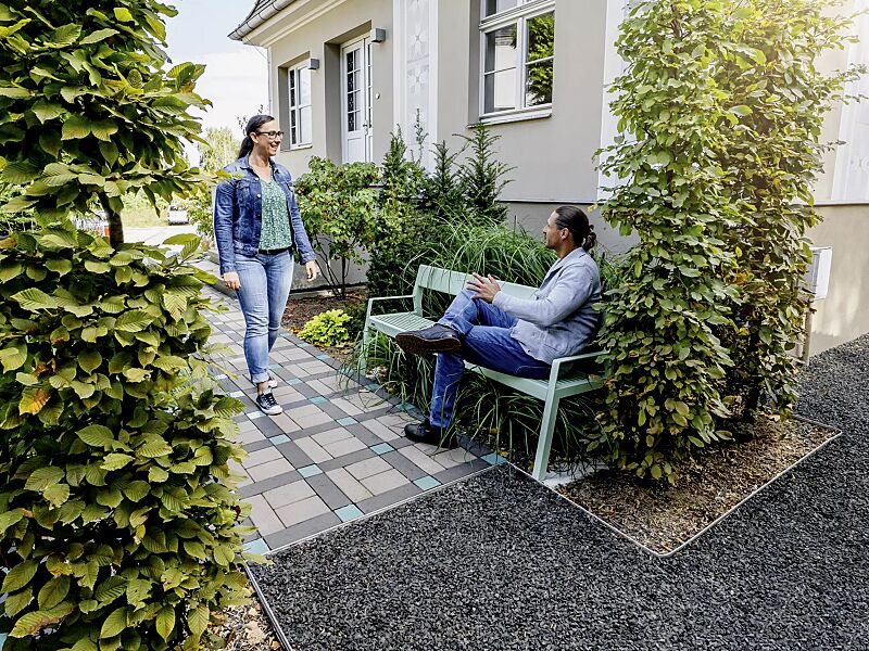 Sitzbank CASTEO mit Rückenlehne und Armlehnen, in RAL 6027 lichtgrün