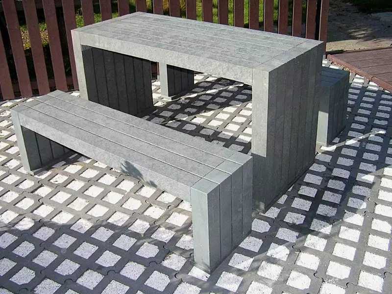 Kombinationsvorschlag: Bank-Tisch-Kombination CERMES aus Recycling-Kunststoff in grau, bestehend aus einem Tisch und zwei Sitzbänken