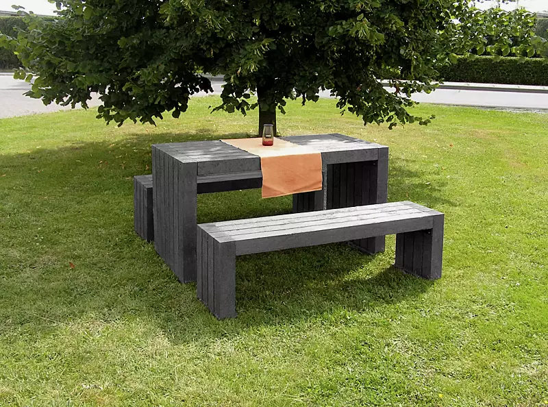 Kombinationsvorschlag: Bank-Tisch-Kombination CERMES aus Recycling-Kunststoff in grau, bestehend aus einem Tisch und zwei Sitzbänken